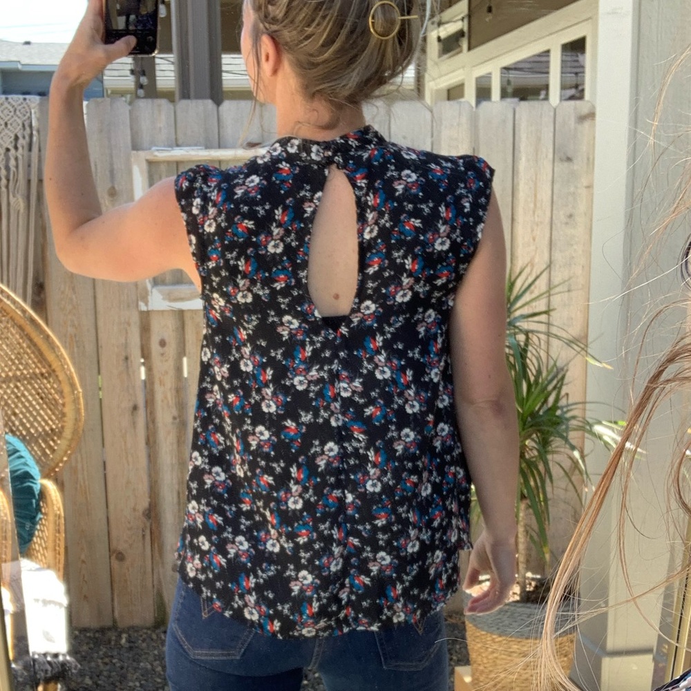 Floral Top - Picture 4 of 12